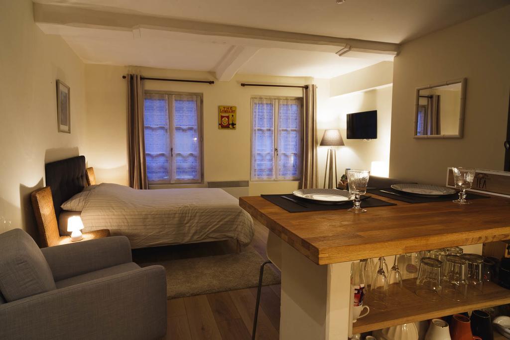 Le Studio Du Gouverneur Онфлёр Номер фото